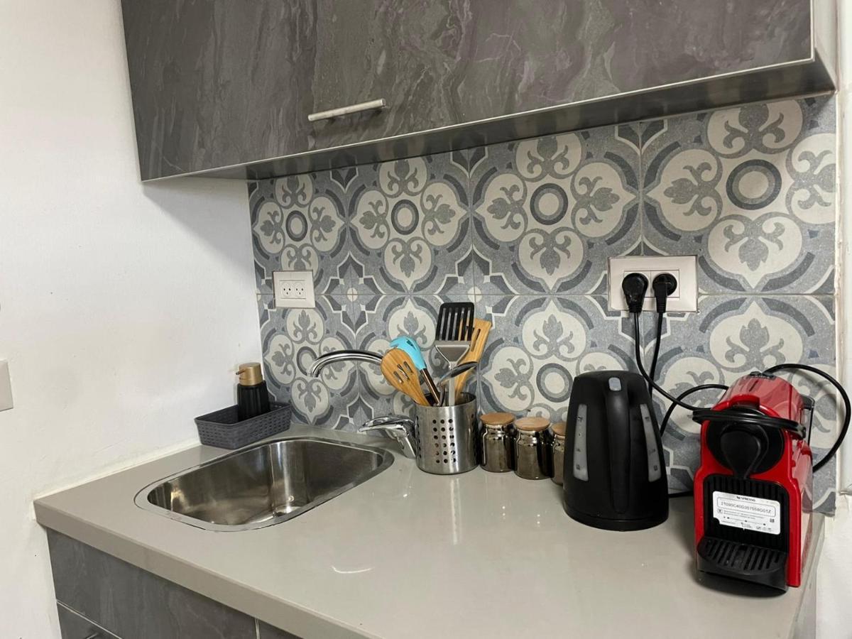Ferienwohnung דירת סטודיו יפיפיה על גג ומרפסת שמש ברחוב הירקון Tel Aviv-Jaffa Exterior foto